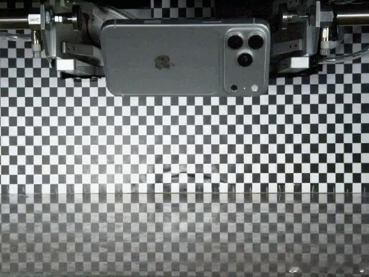 iPhone18ProMax银灰色  看起来下一代iPhone18ProMax的