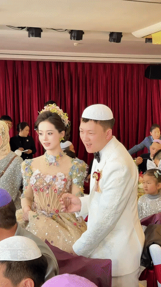 为什么说回族男人是最幸福的？
因为他们结婚娶的新娘子颜值都非常高、长得真是太漂亮