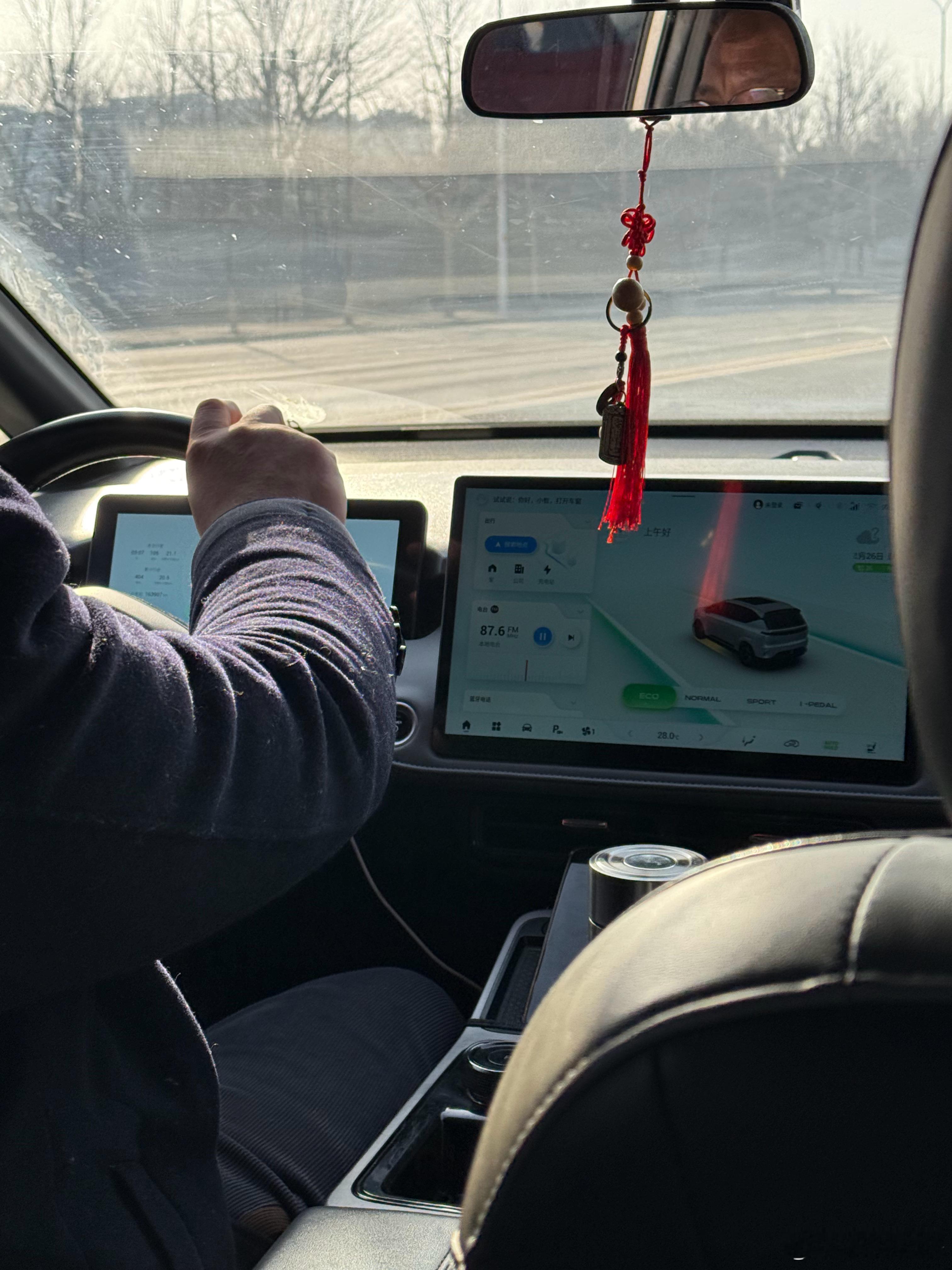 不懂就问，这车是安德玛吗？汽车