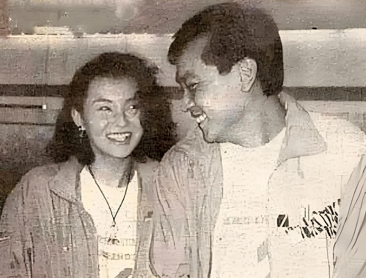 1990年，张曼玉和尔冬升，在事业上升期的时候恋爱了！一时成为香岛娱乐圈佳话。
