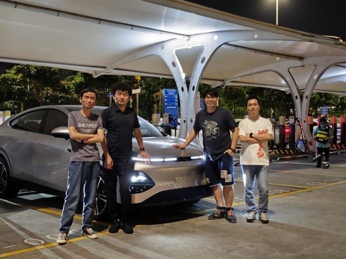 【第一程数据】XNGP零接管，成功躲避两次施工桩桶。

20寸轮圈后驱长续航。四