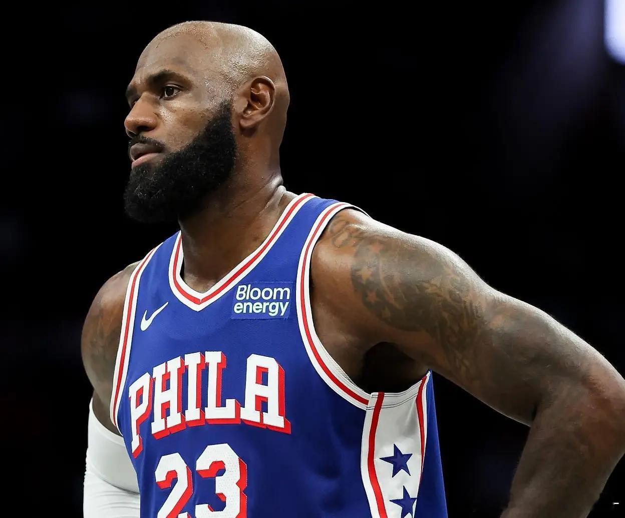知名球星卡公司Topps，竟然抢在所有NBA大牌内部消息源之前，率先曝出詹姆斯签