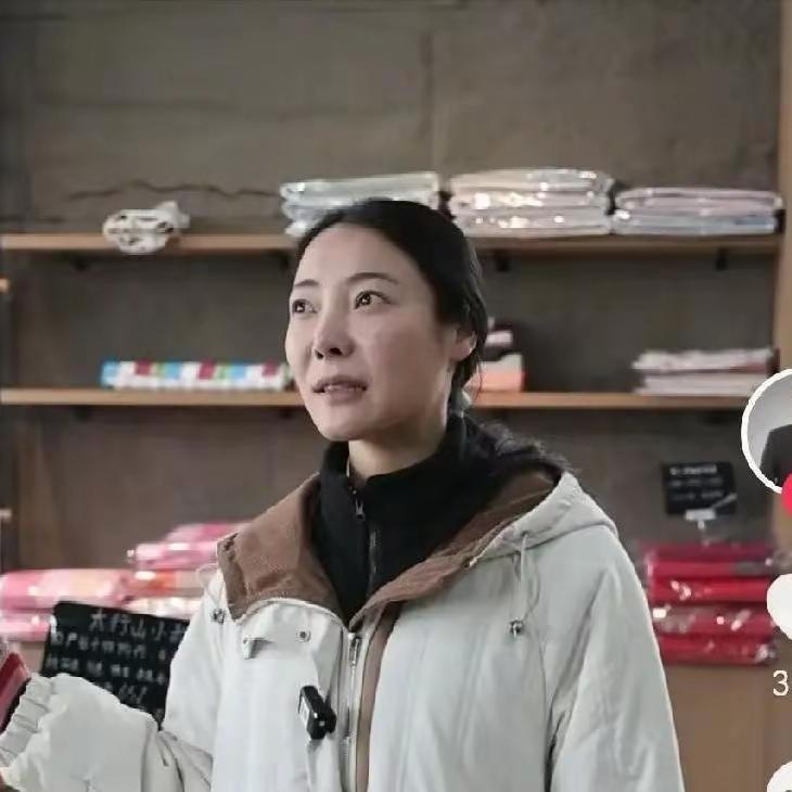 李福贵时隔五月
再度陷入相似困境，
其个人近况曝光后，异常状态引发外界关注与担忧