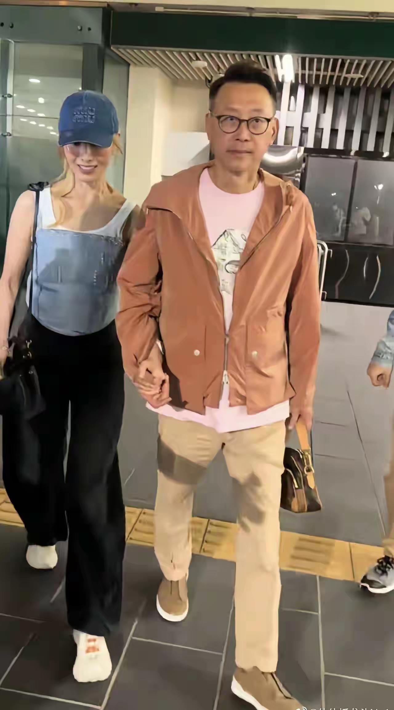 顶着整个家族反对的压力，
心心念念娶回家的女人，
许晋亨当然是用心呵护的，
多少
