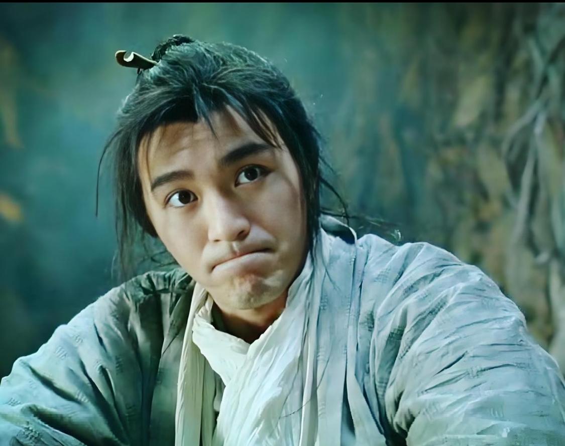 王晶曾直白吐槽：周星驰的演技，看着太荒谬。

这话当年戳中无数人。

很多圈内人