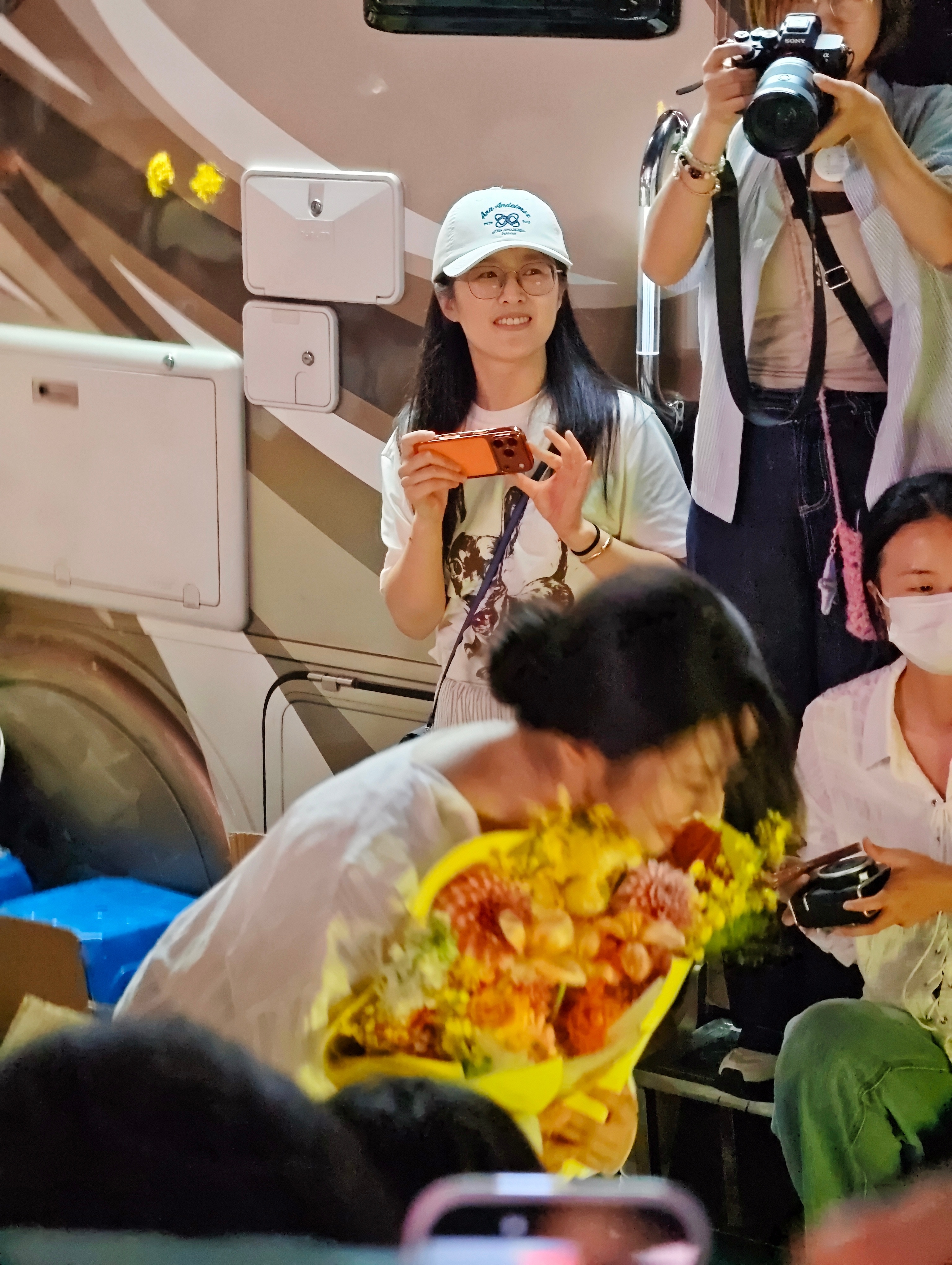 沈月沈月周渔沈月但愿人长久 有好多人都在爱你，你不再是自己一个人了好幸福，会一直