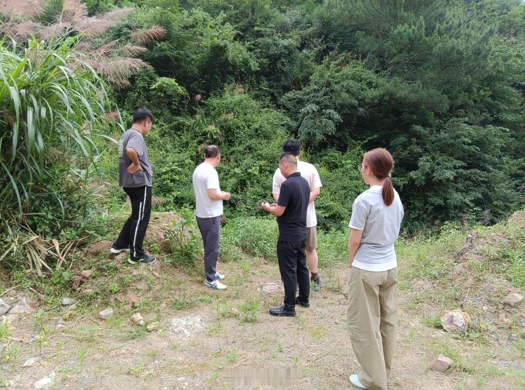 江西助穿山甲重返山林【迷路穿山甲顺利归家】6月11日清晨，上饶广丰桐畈镇村民家中