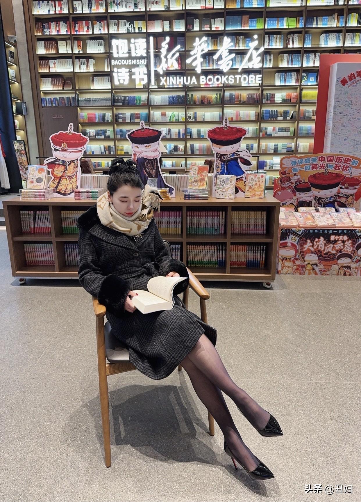 什么样的女人最有魅力值得喜欢书香浸染心，诗意满怀中。