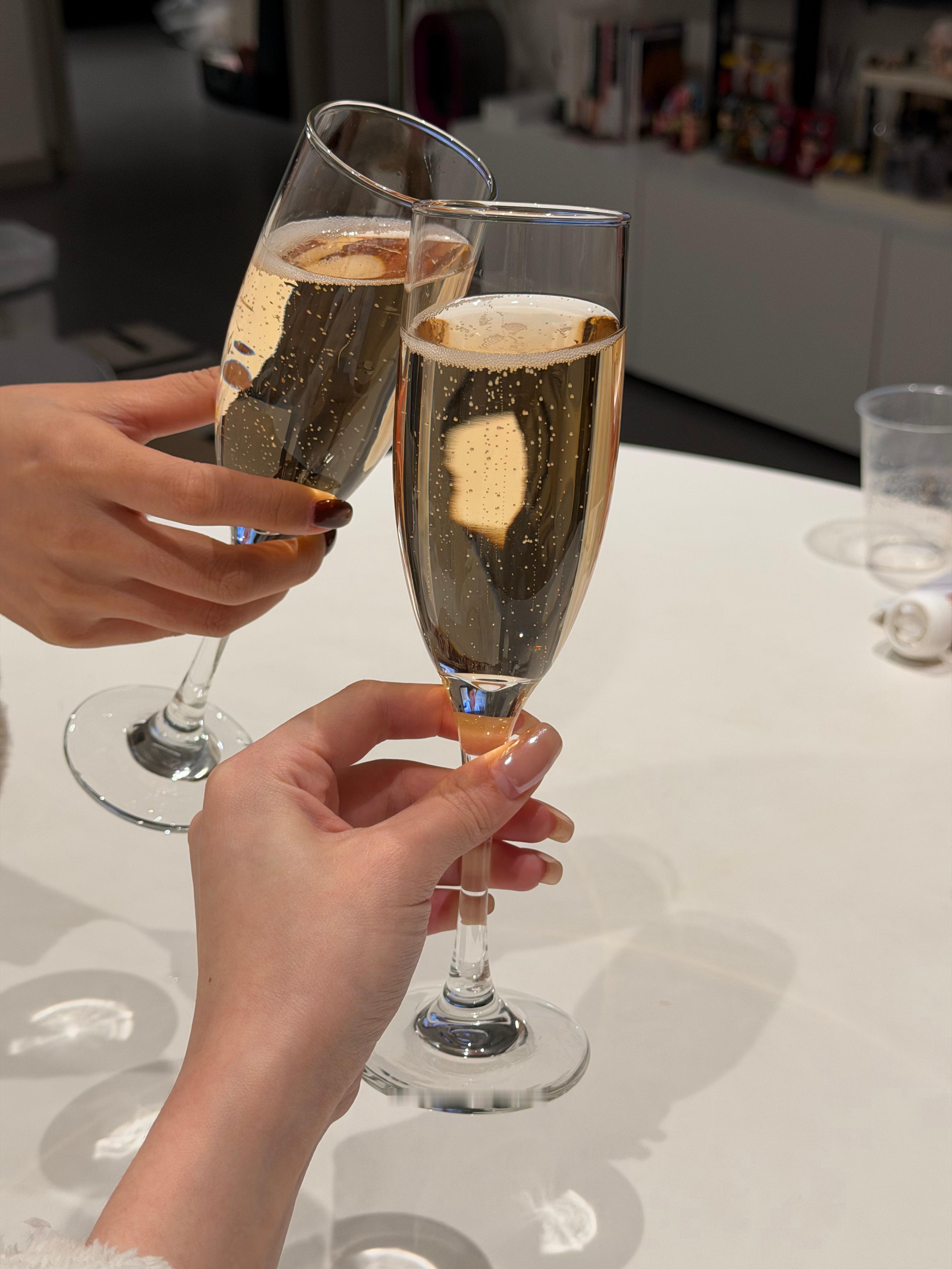 世界有浮力，放松就能被托举 