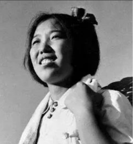 1983年6月的一天，邢燕子被叫去了天津市委组织部，她被告知自己被卸任市委书记。