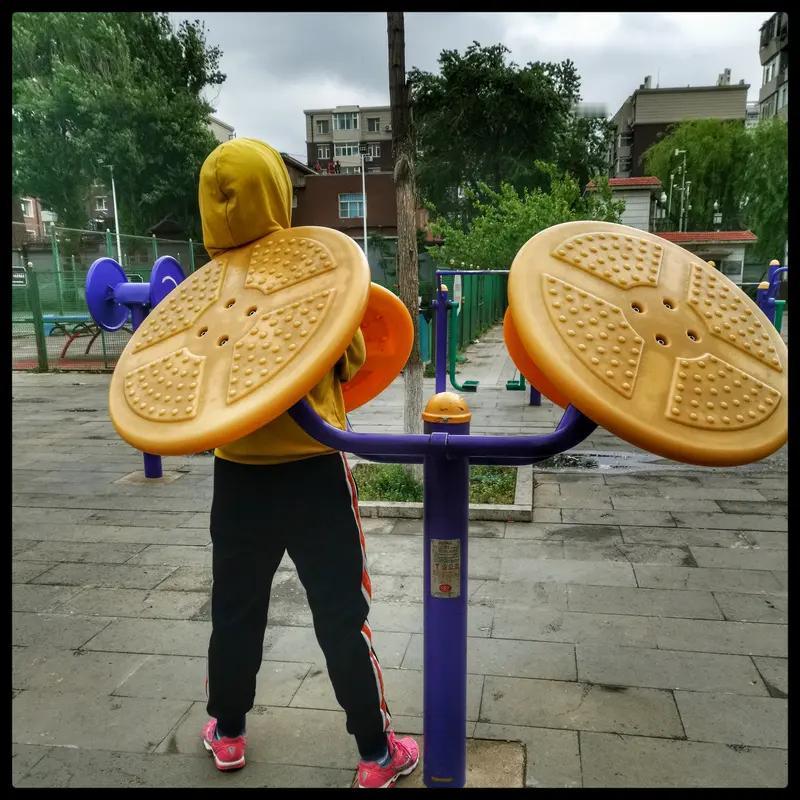 要说男足的优点，还真有。他们的团队精神值得一提，比赛里队员间沟通默契，能共同应对