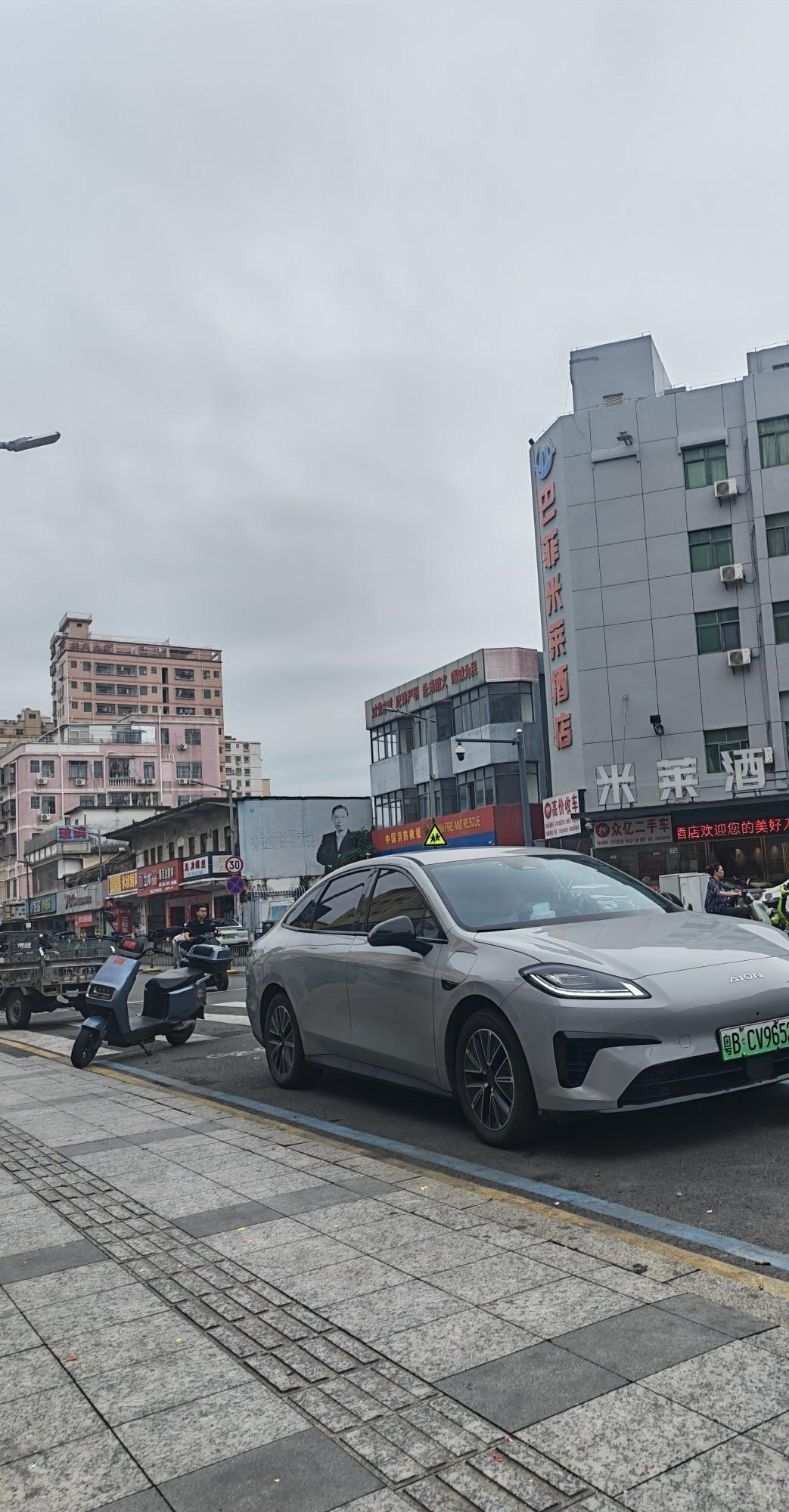 今天在公明建设西路一家新开的肠粉，还有薄皮饺子店，吃了一份早餐，想着是新店吧，去