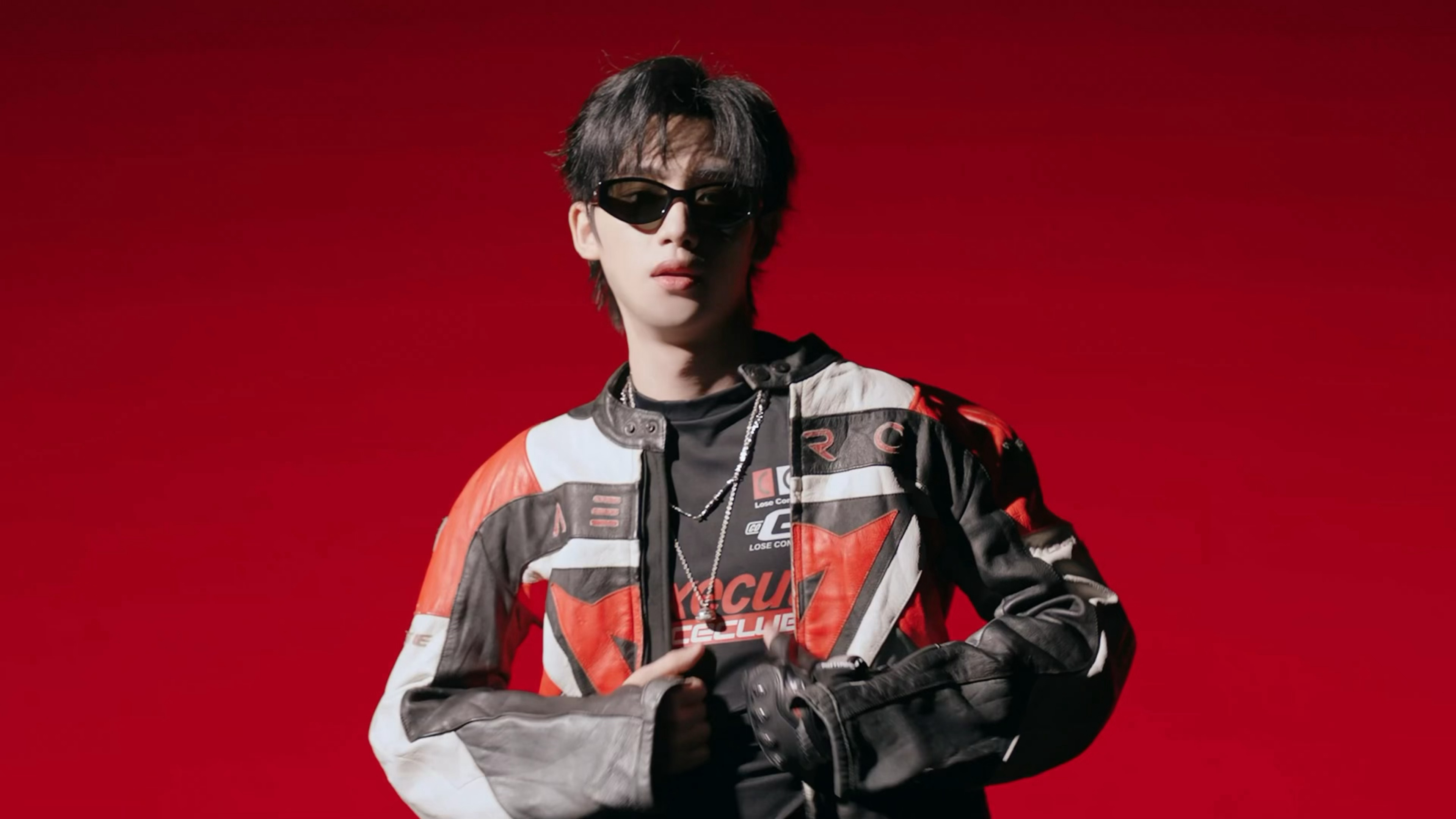 时代少年团加冠礼演唱会概念预告片全员赛车服，开场就这套燃起来吧，帅炸了时代少年团