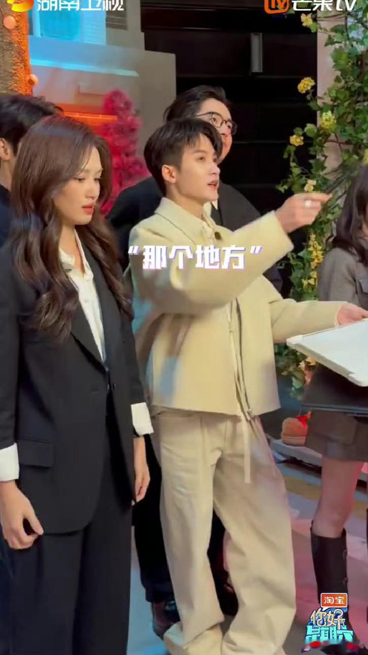 檀健次回好六街有种回家的家属感 檀健次携剧组温馨回归好六街，每一步都洋溢着回家的