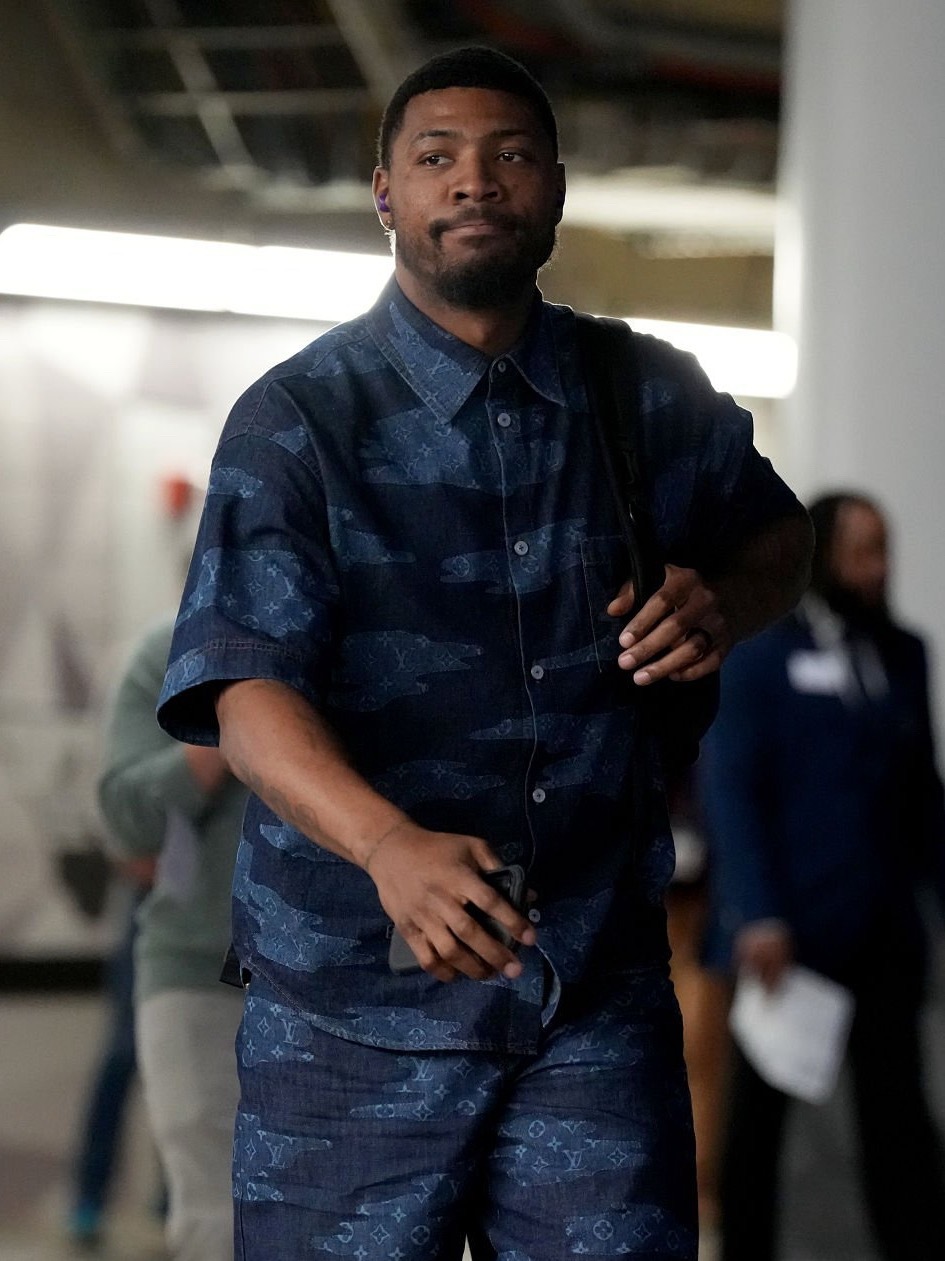 斯玛特明天对阵雷霆继续缺阵，连续第8场。 