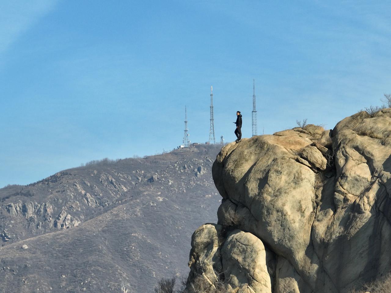 站在元氏的白石山，直接拍到了封龙山