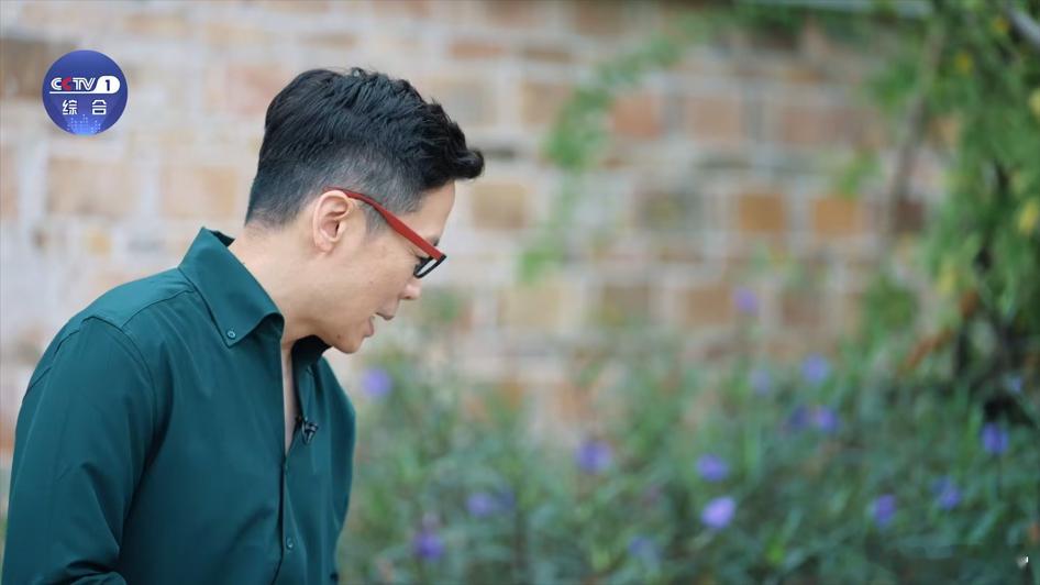 用一块砖读懂古人所想所思 徽州砖雕《琴棋书画》的人物饱满鲜活，厚衣加身。古人此举