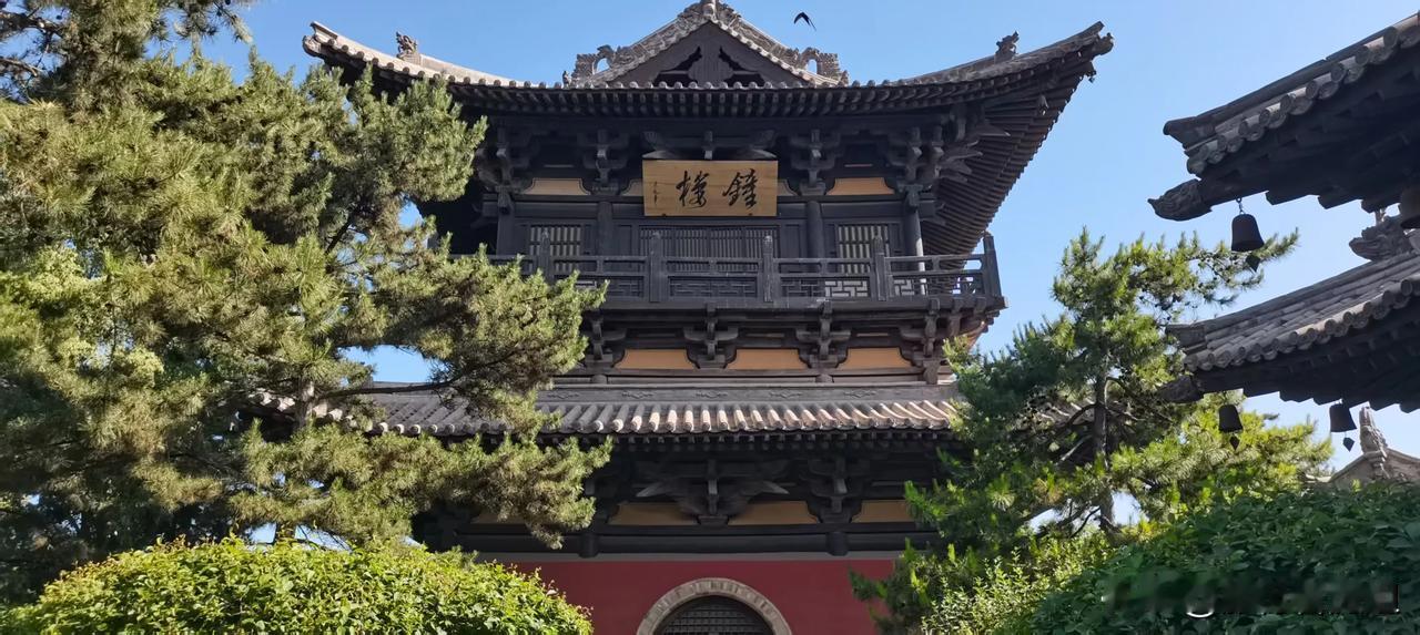 朋友去大同旅游，发了一些大同古城照片给我。并且告诉我说：“大同绝对是一处古老的城