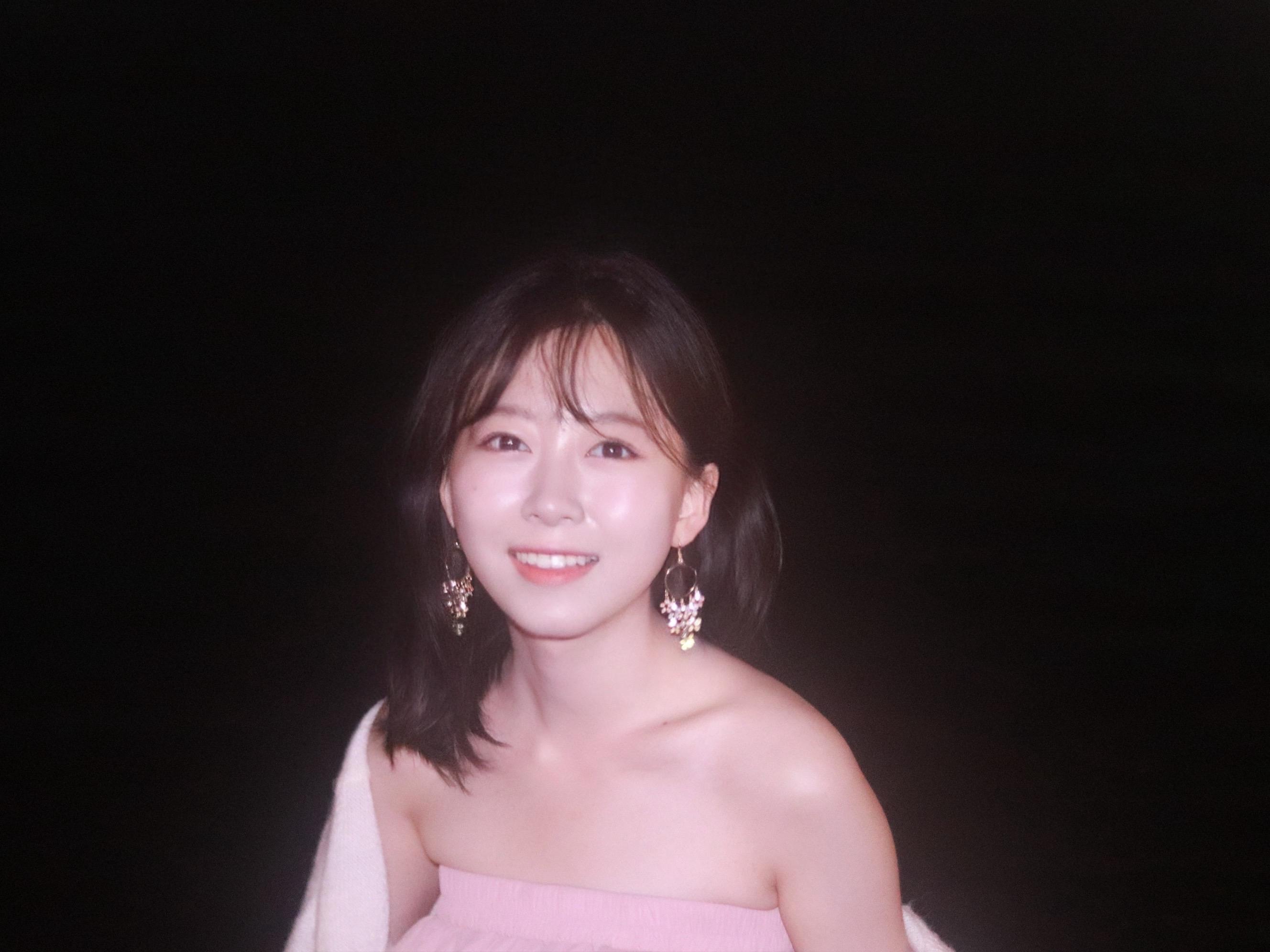 少女心事。23年的照片 在白城沙滩拍的  那时候是个喜欢随地大小躺的小女孩