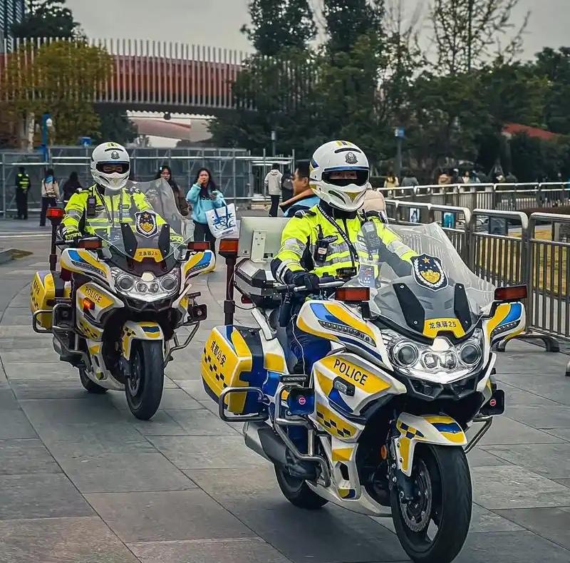 辅警的技能认证项目正逐步规范化、体系化。

‌基础通用技能认证‌：包括
‌执法程