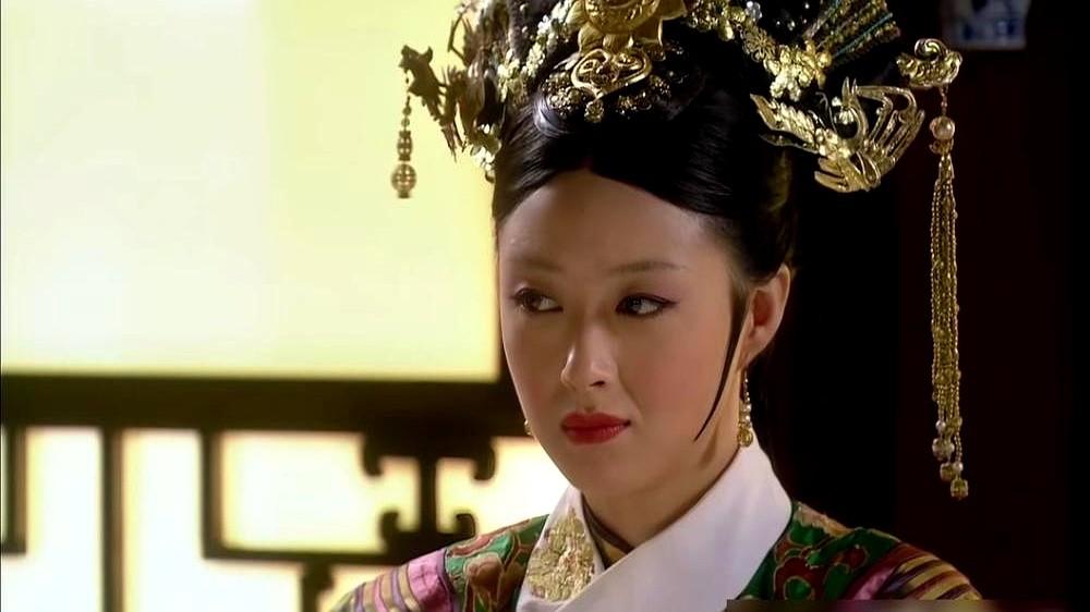 没背景的曹贵人，凭啥能在后宫混成实权二把手？

皇后那边早就人挤人了，而且她心眼