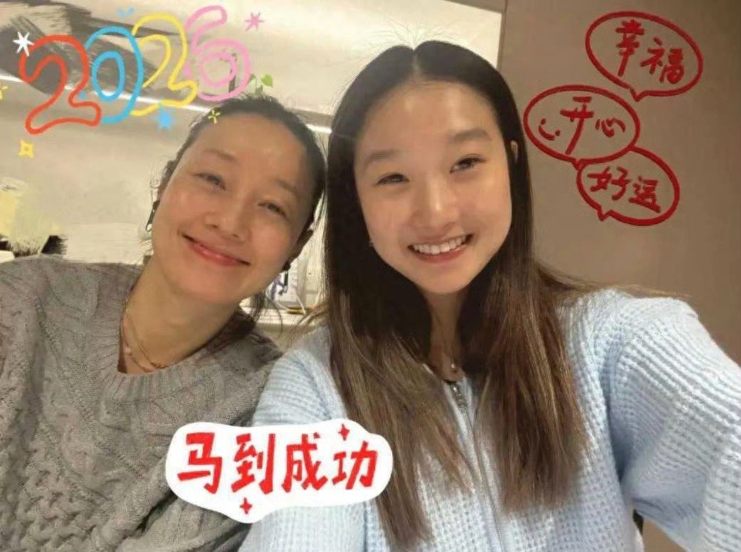 马伊琍与大女儿素颜自拍马伊琍与大女儿素颜自拍，好温馨啊～ 