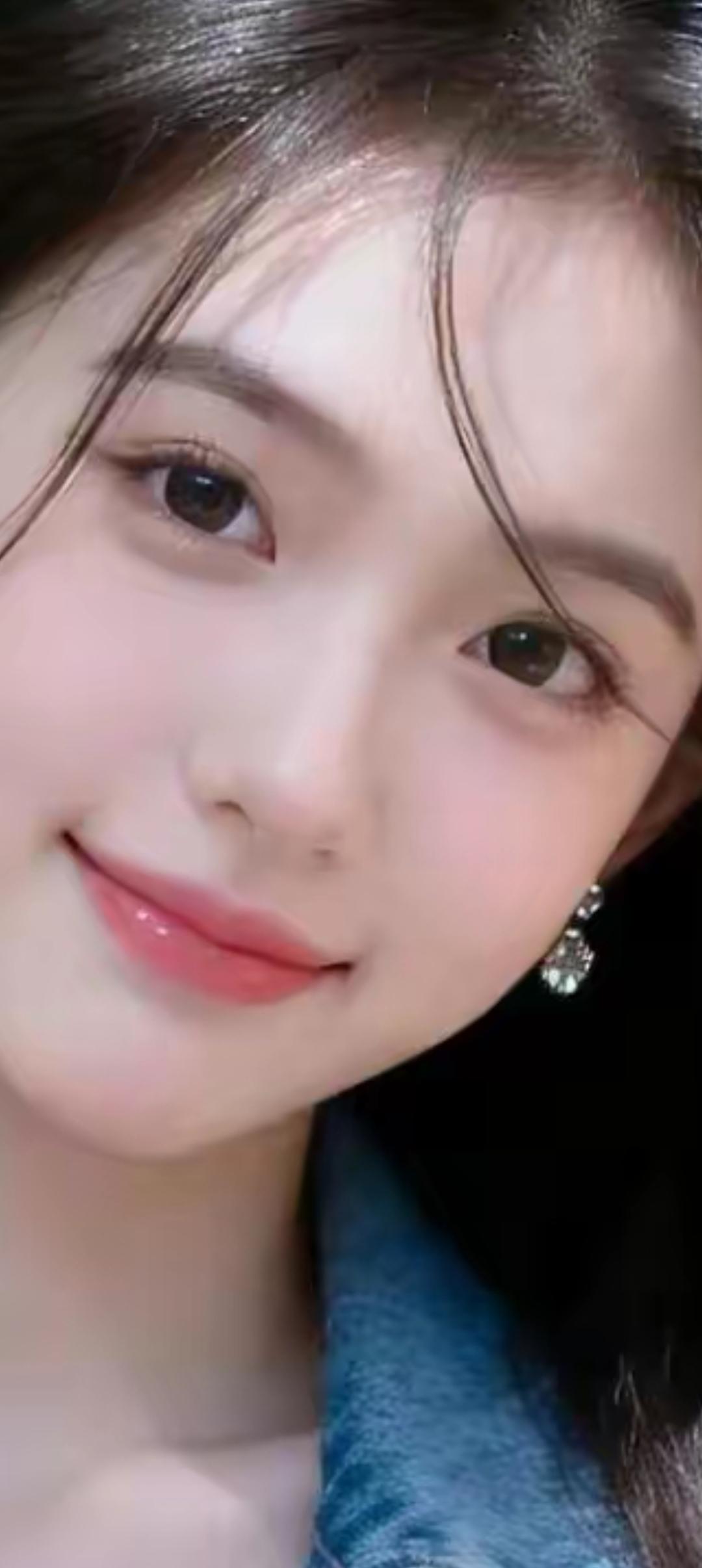 甜美笑容，温柔眼眸，元气满满的一天😊