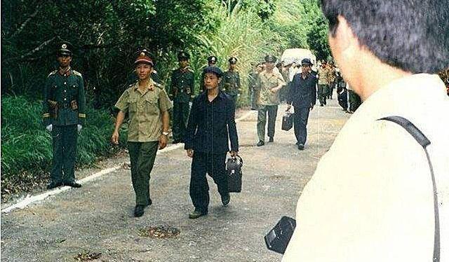 1979年6月22日，在中越边境线上，我国和越南举行了最后一场交换战俘的仪式。但