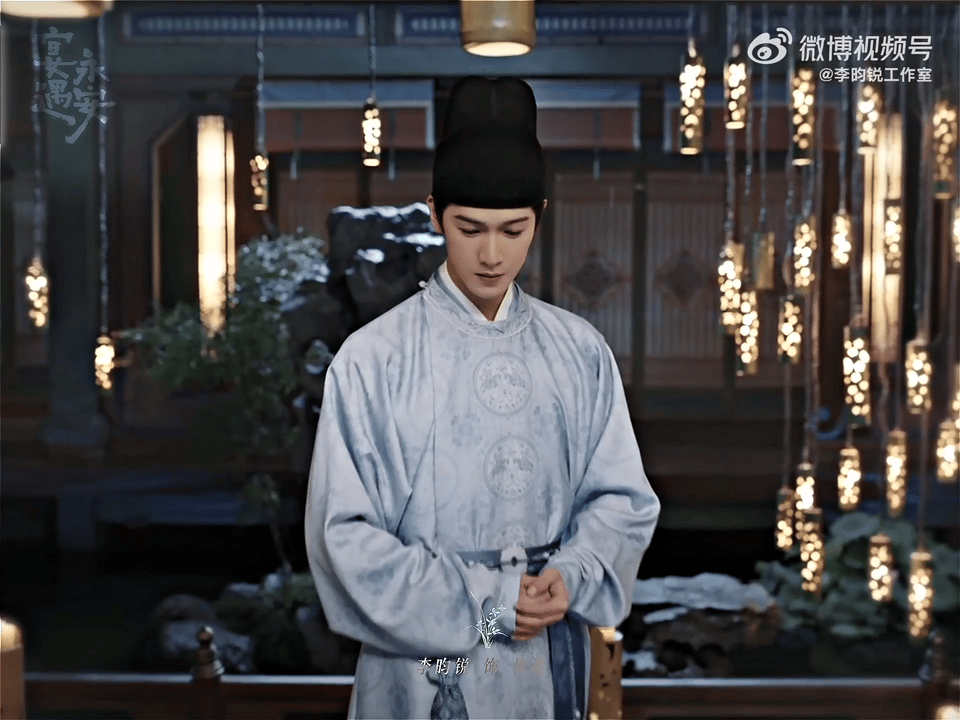 李昀锐奇迹晏晏发力了 看《宴遇永安》就知道林晏为啥是穿搭天花板！李昀锐把梅兰竹菊