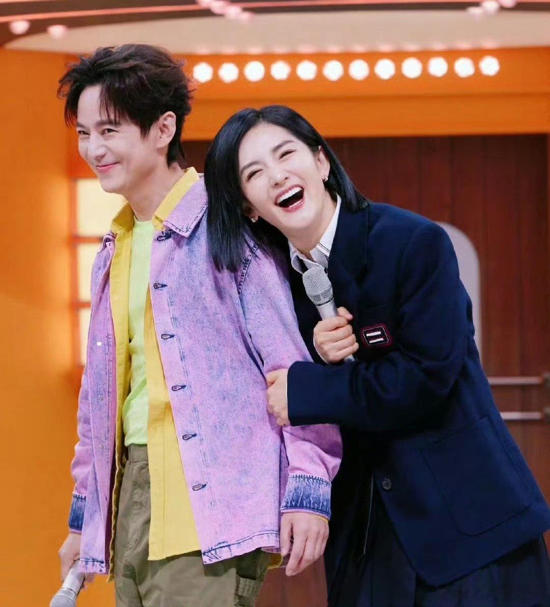 谢娜张杰让何炅睡主卧娜姐也太宠何老师了，主卧随便住，和自家老公张杰同等规格 