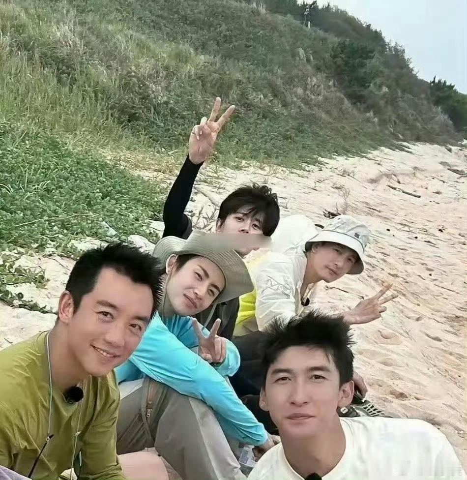 这是哪档综艺，节目组竟然能说服所有嘉宾全素颜出镜？ 