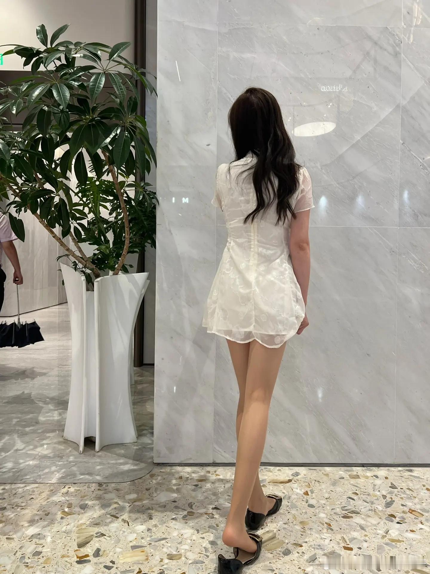 丝袜配平底鞋 ​​​