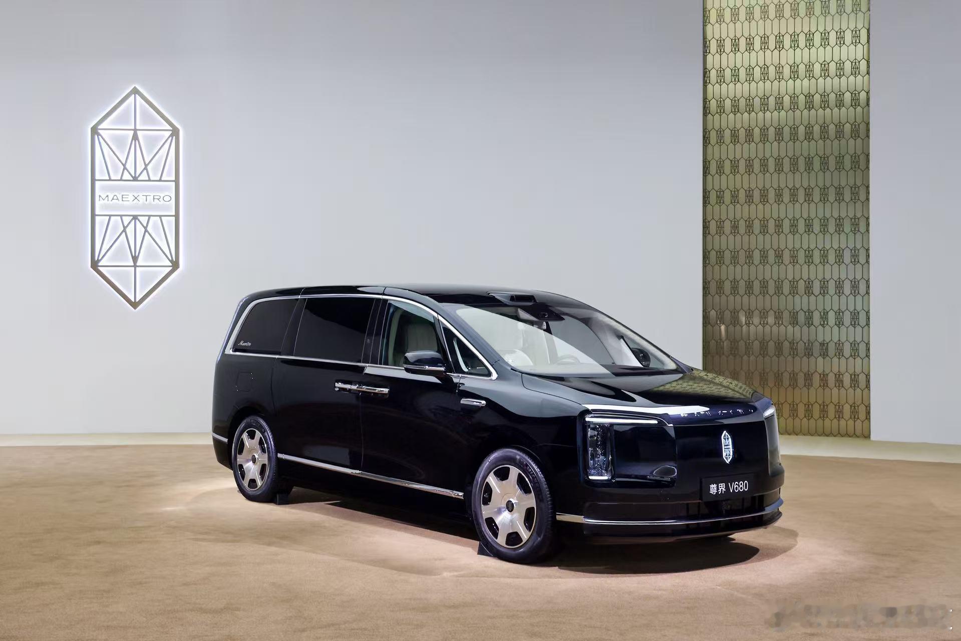 华为发布会 礼遇东方，奢享成序。时代旗舰MPV尊界V800与尊界V680重磅登场