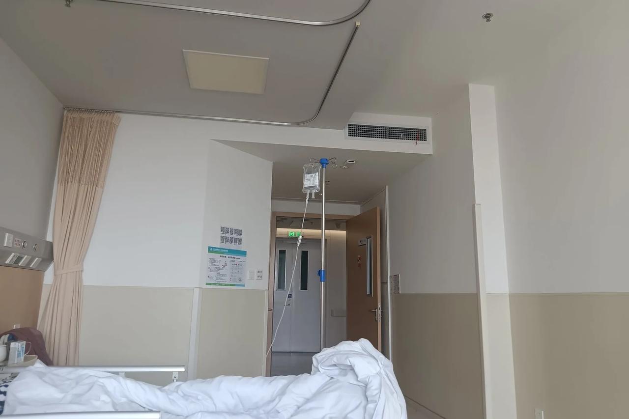 母亲今年77岁，八天前因轻微脑梗住了院，可以说我长这么大，第一次陪床，第一次近距