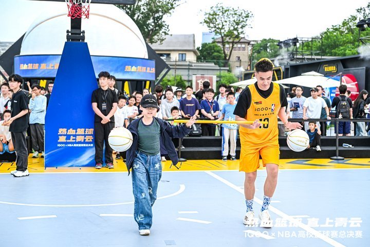 热血篮球，直上青云！iQOOxNBA高校篮球赛 总决赛让我看到了年轻人的热血和朝
