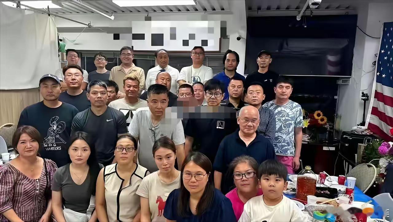 瞧瞧这帮润人，跑到美国，还不忘恶心自己的祖国。他们还搞了个聚会，估计都没混好。美