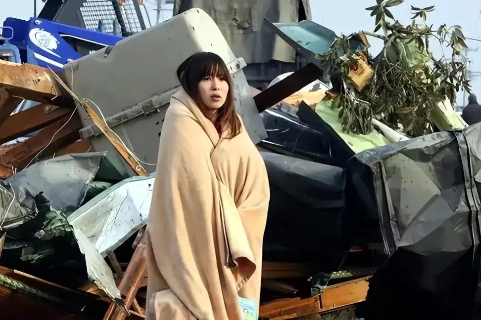 对于日本地震中的适龄受灾女性，我愿意给予最大的同情和帮助，甚至赞同接收移民。毕竟