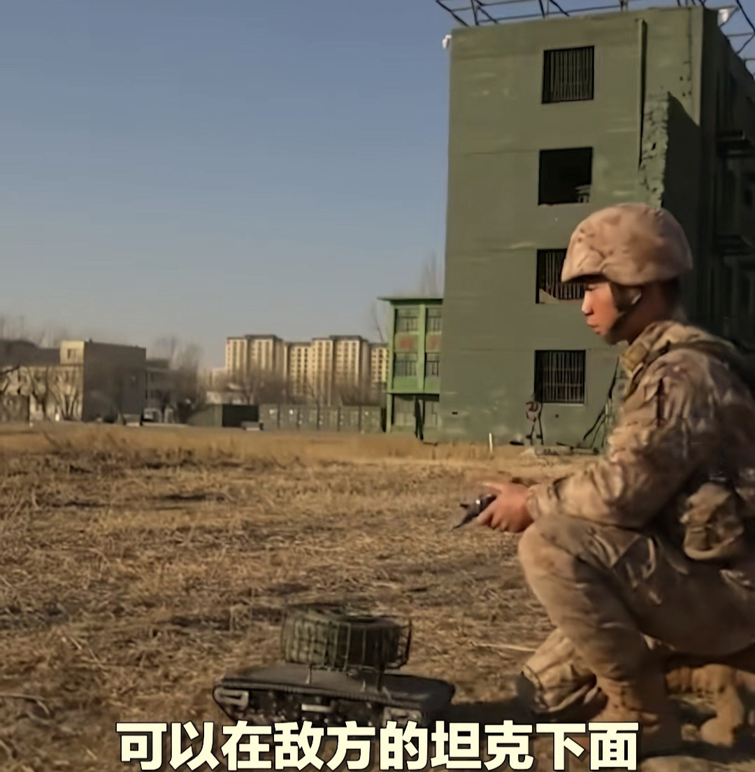 每天认识一件兵器背着一枚反坦克地雷的无人自爆小车，就问你怕不怕！ 