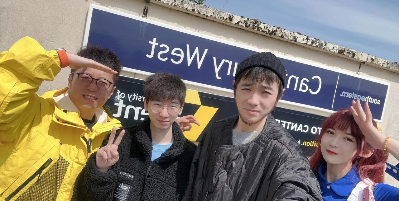 今年的MSI，LPL解说还去伦敦现场解说
也算是一次公费旅游，毕竟演播厅解说和现