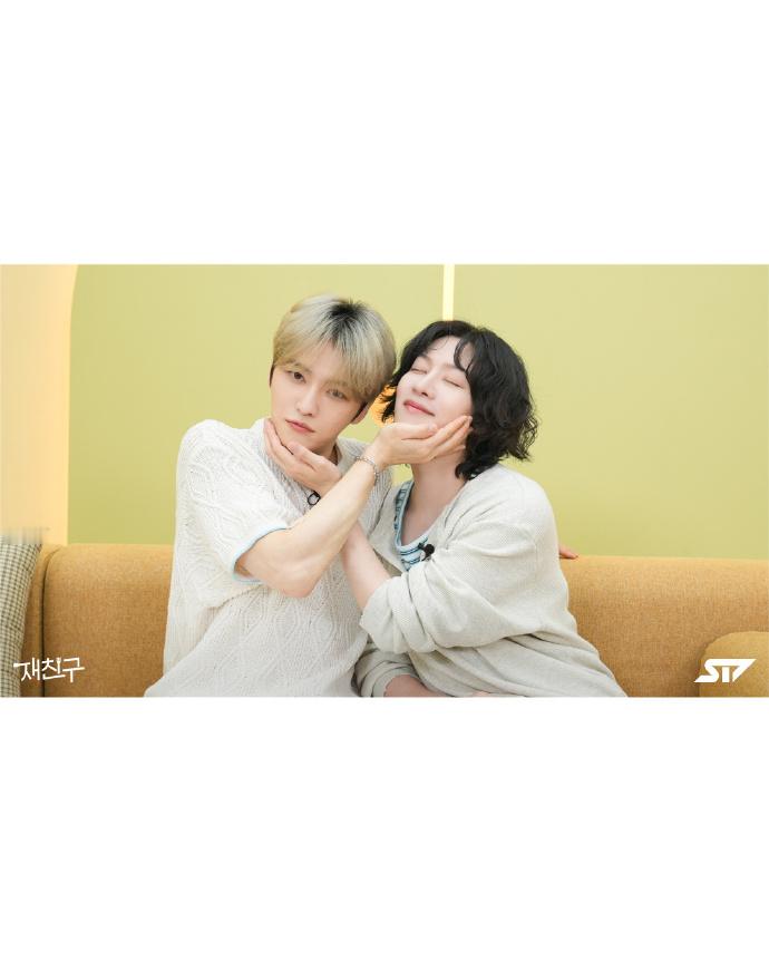 金希澈金在中互捧脸合照 可爱的两位美男子~期待《Jaefriends》~金希澈出