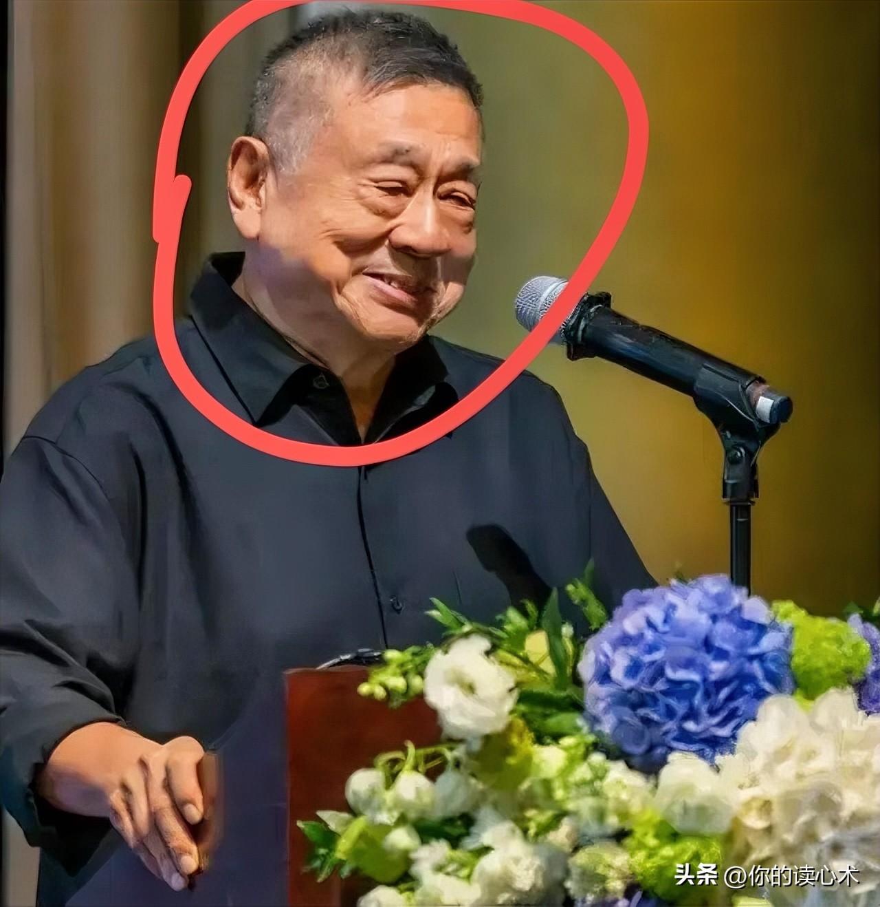 施南生的追思会上，第一个上台发言的人，是她大哥施苏拯。

这个名字，几乎没人听过