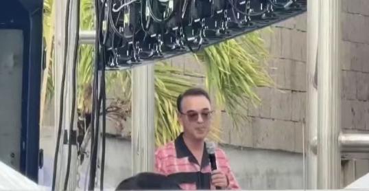 卡耶塔诺太有担当了！
30 日，菲参议员卡耶塔诺现身基督教会在马尼拉 EDSA 