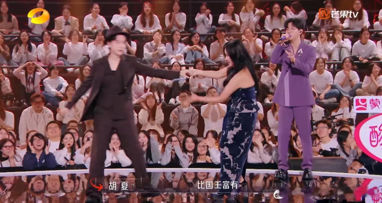 何洁李霄云爆改国王与乞丐 何洁、李霄云爆改《国王与乞丐》，现场还跳起了大绳[哈哈