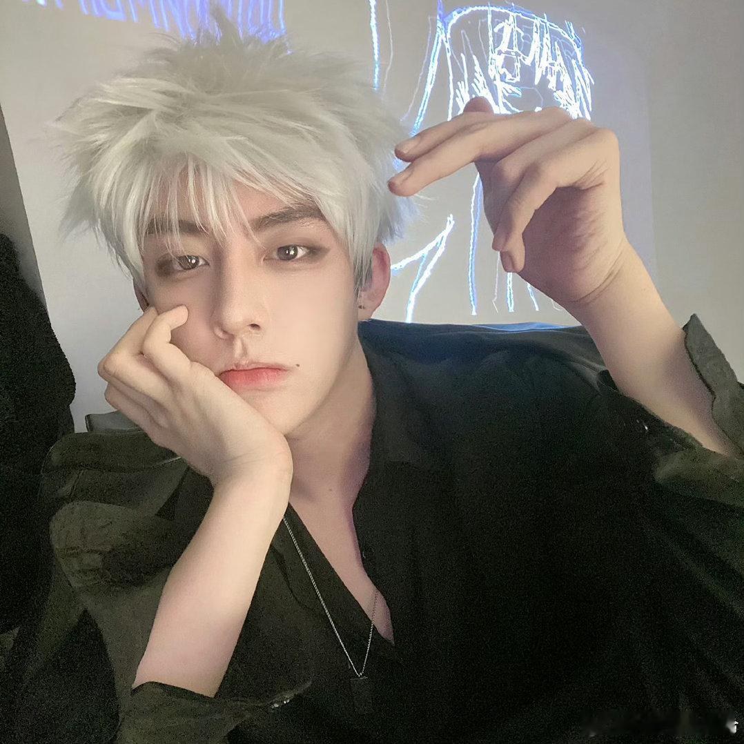 自己的假发自己剪，好贤惠一男的 ​​​