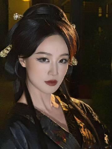 蓝盈莹黑衣执剑蓝盈莹黑衣剑灵妆 ​​​蓝盈莹黑衣执剑好美 ​​​