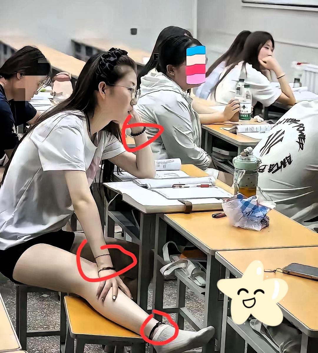 哈哈，这是炫富吗？
实在看不懂了
你看懂了吗，四根皮筋就被说成“炫富”，这也太夸
