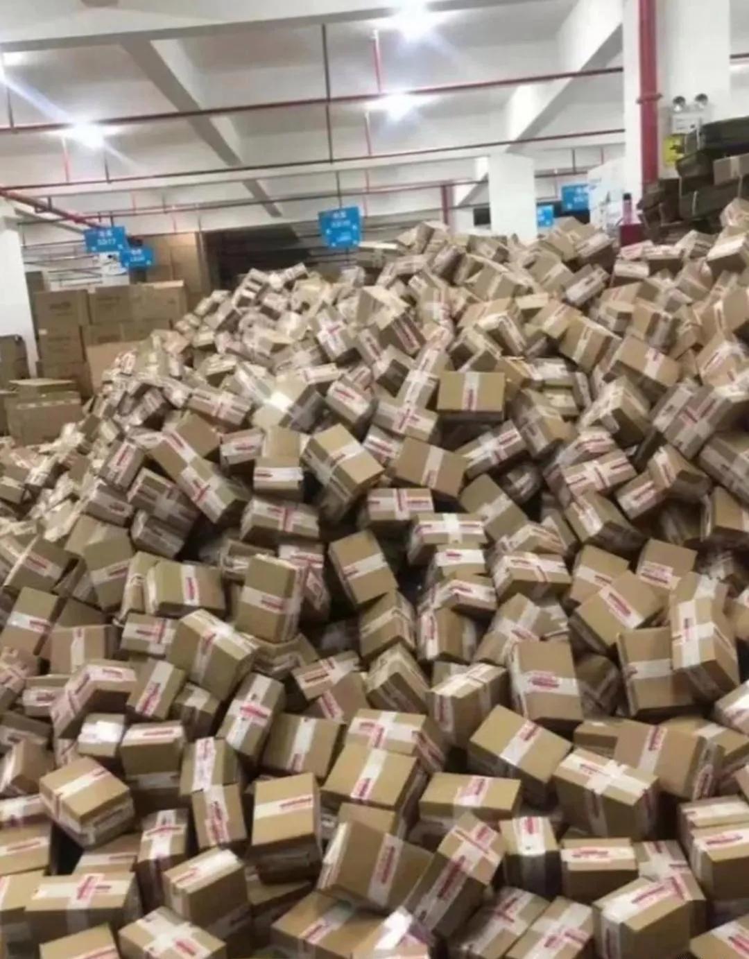真没想到，现在电商卷成这样!今天碰到一个顺丰的快递员，聊了几句，听完差点没把我下