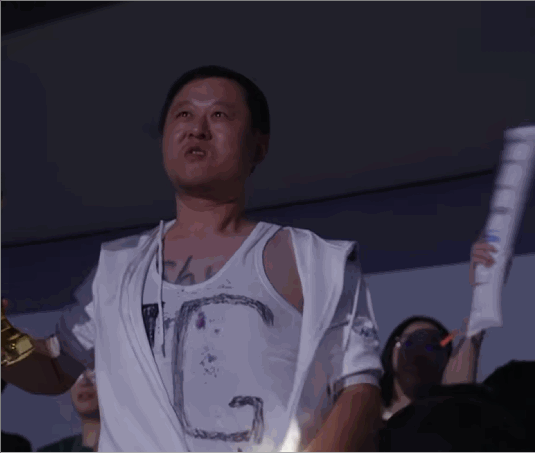 刚才刷到这图，我还以为是Ai[允悲]英雄联盟igtheshy ​​​