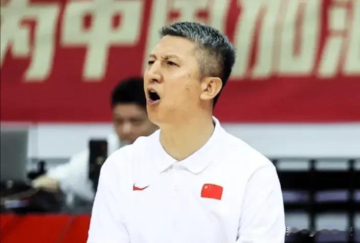 我觉得大家不要对郭士强和这届中国男篮征战亚洲杯抱有太大期望值，澳大利亚肯定干不过