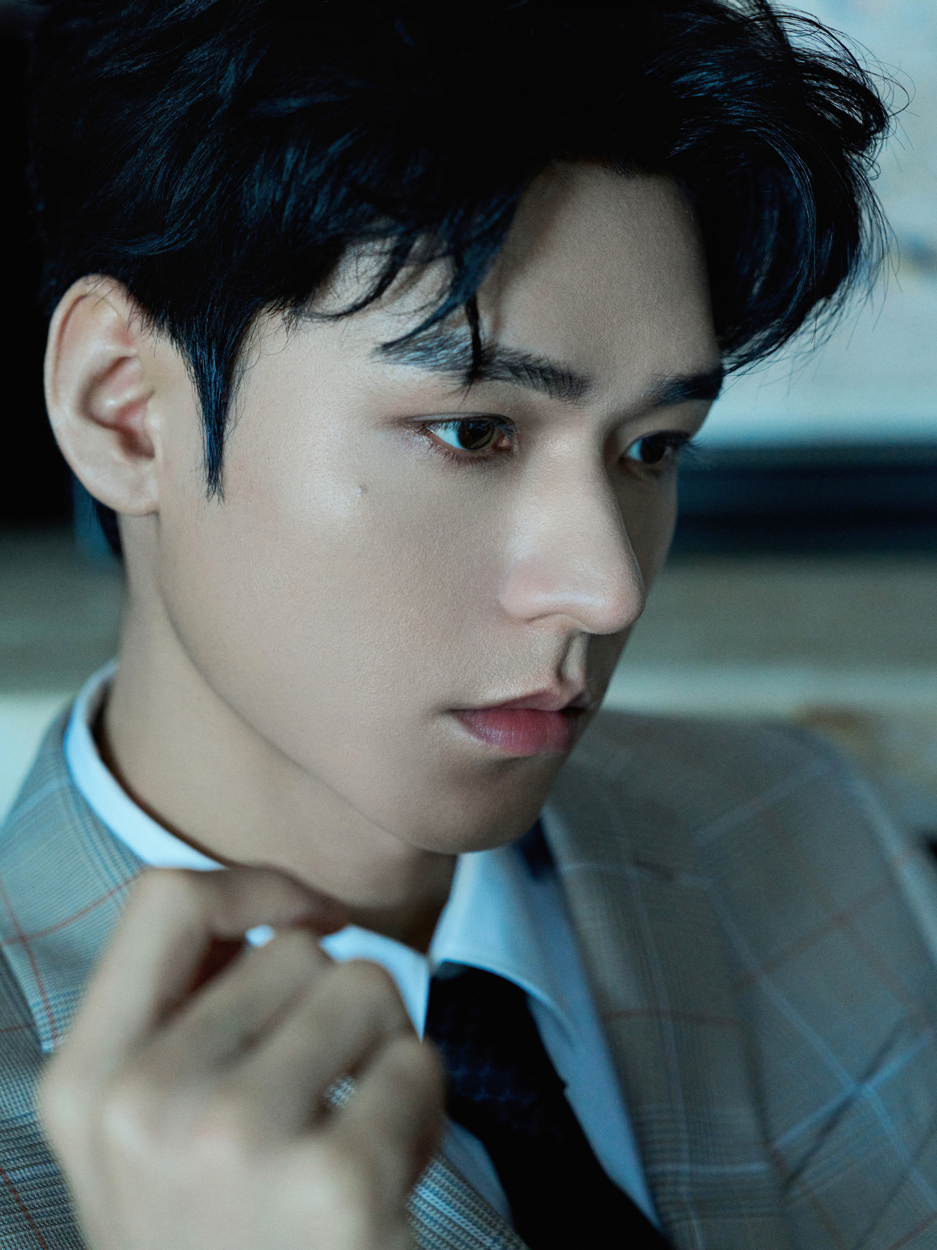 龚俊 × 腾讯视频星光大赏 ，品牌大使身着Louis vuitton 格纹西装亮